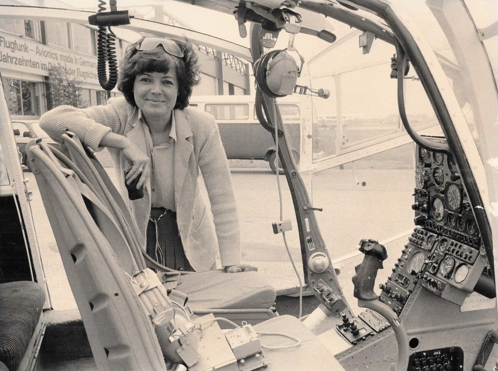 Ina von Koenig, Pionierin der zivilen Luftrettung, am Rettungshubschrauber